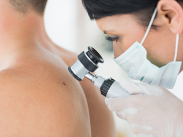 Dermatologist evaluating birthmark on a patient’s skin in Riyadh