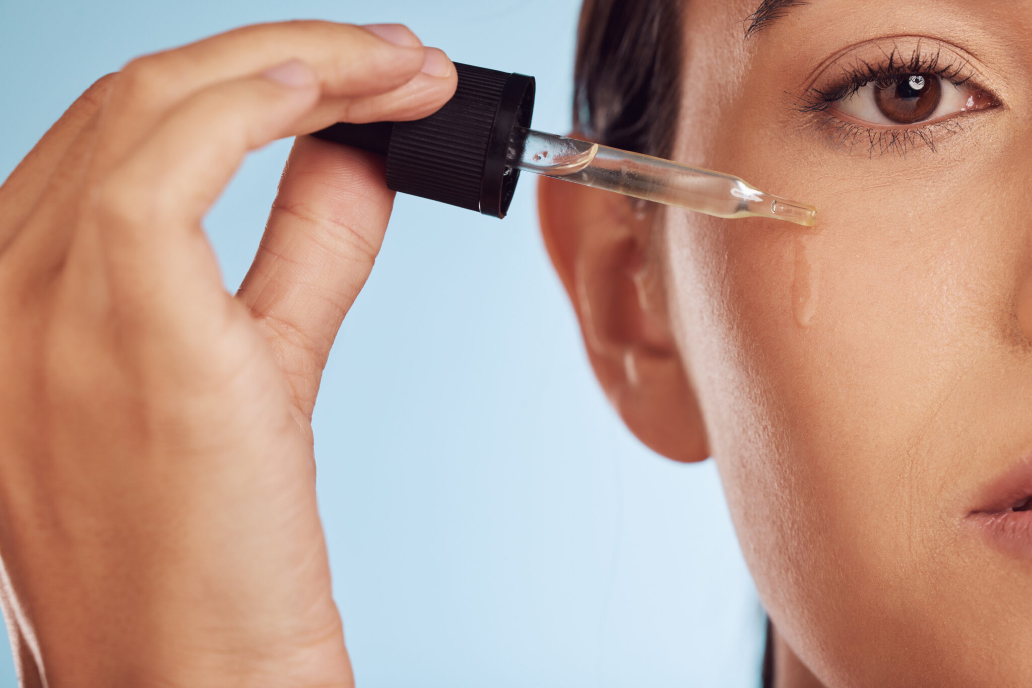 Woman applying hydrating serum during Ramadan skincare routine